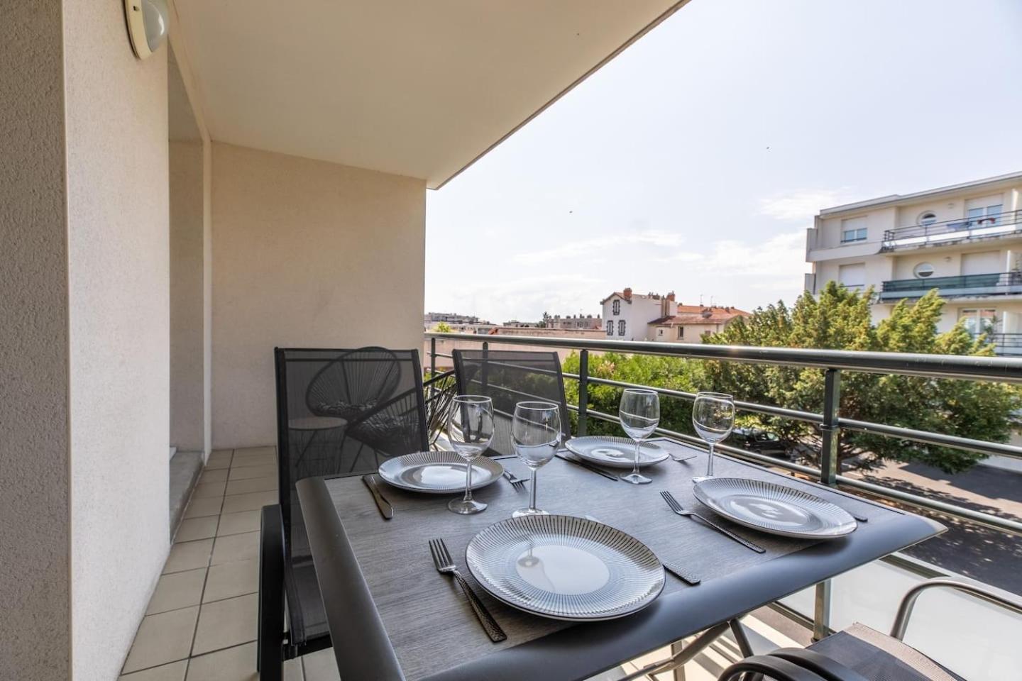 Le Clos Fleuri F3 Terrasse & Garage Clermont-Ferrand Exteriör bild